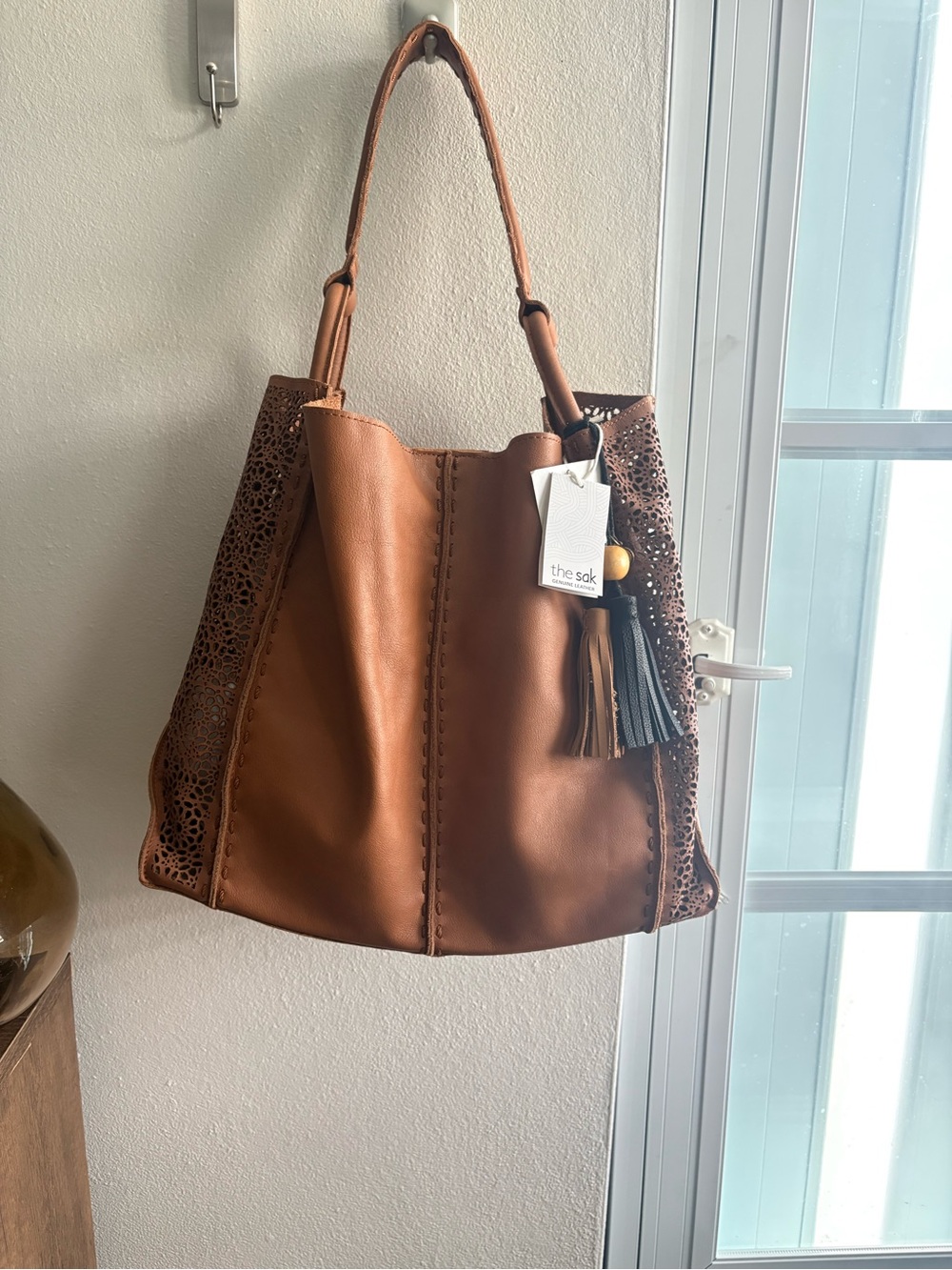 The Sak NWT Los Feliz Tan Leather Tote with Cutout Design & Tassel Accent - Picture 6 of 7